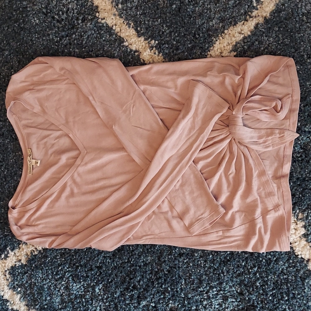 Long sleeve shirt,  tie detail at the waist,  pale pink color